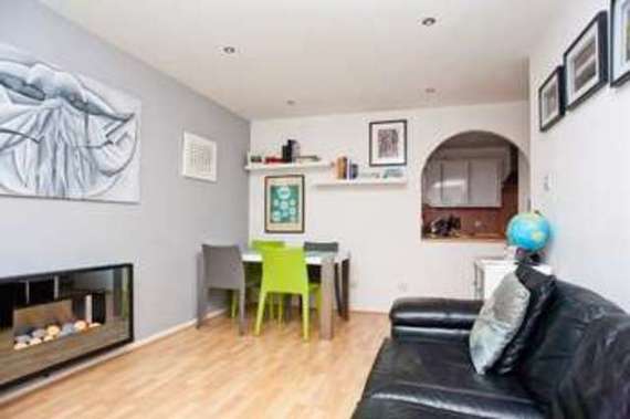 2 bedroom Flat for s...